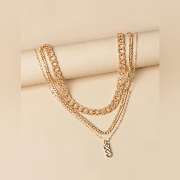 ✨Chain Charm Layered Necklace (Boutique) - Picture 5 of 9